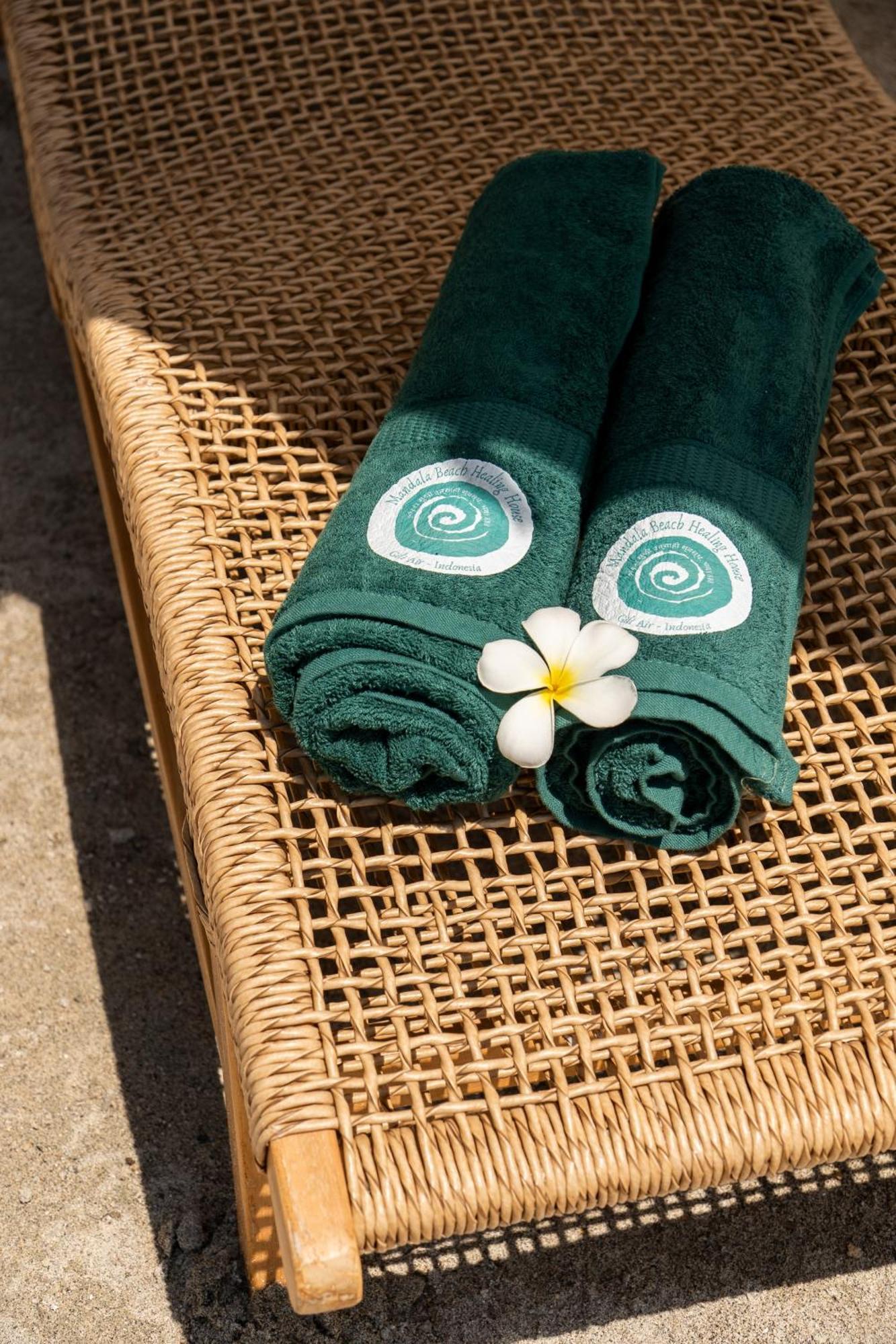 Mandala Beach Healing Rooms Gili Air Esterno foto