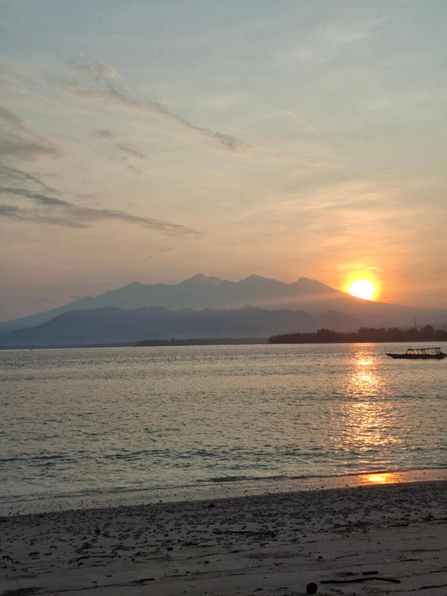 Mandala Beach Healing Rooms Gili Air Esterno foto